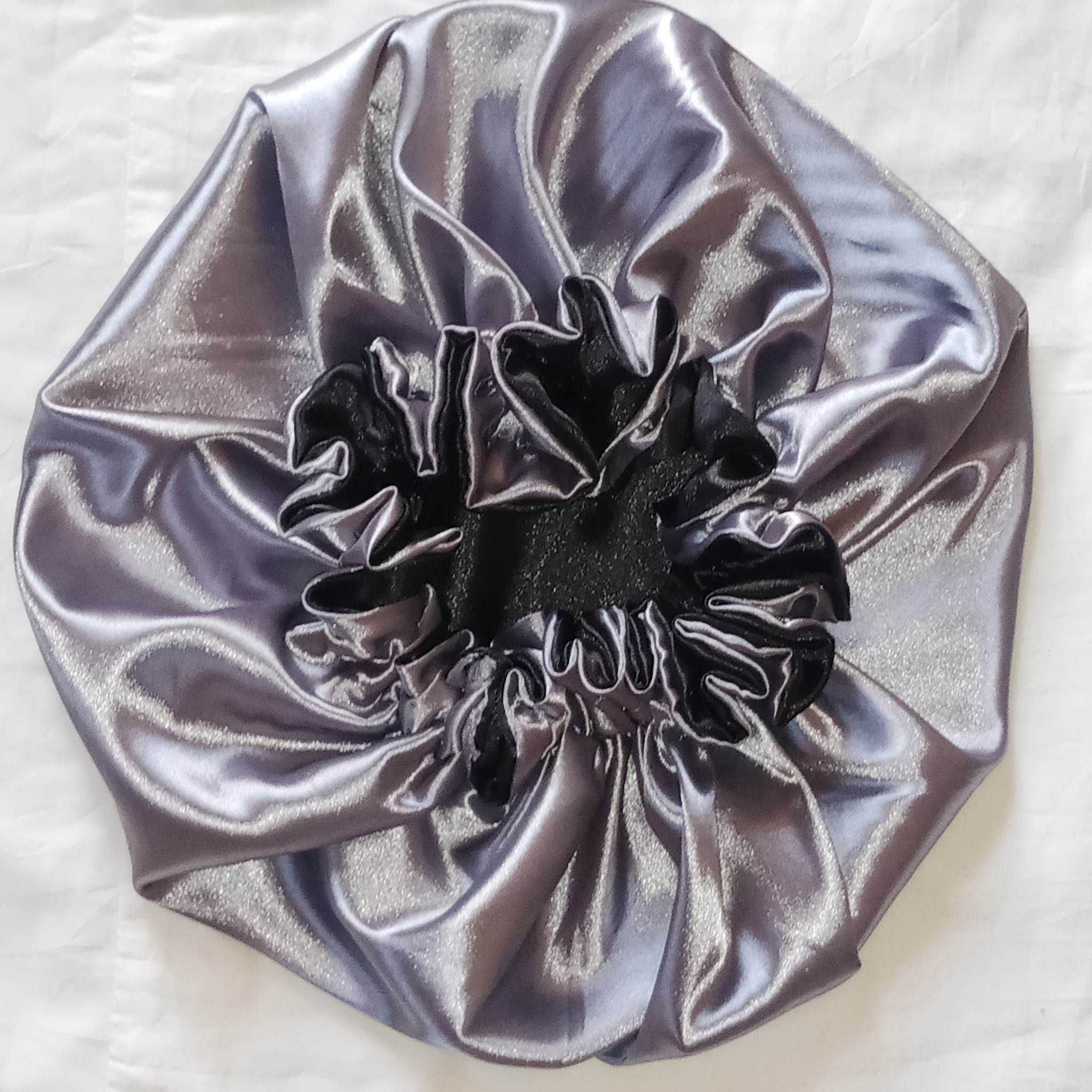 Bonnet en satin